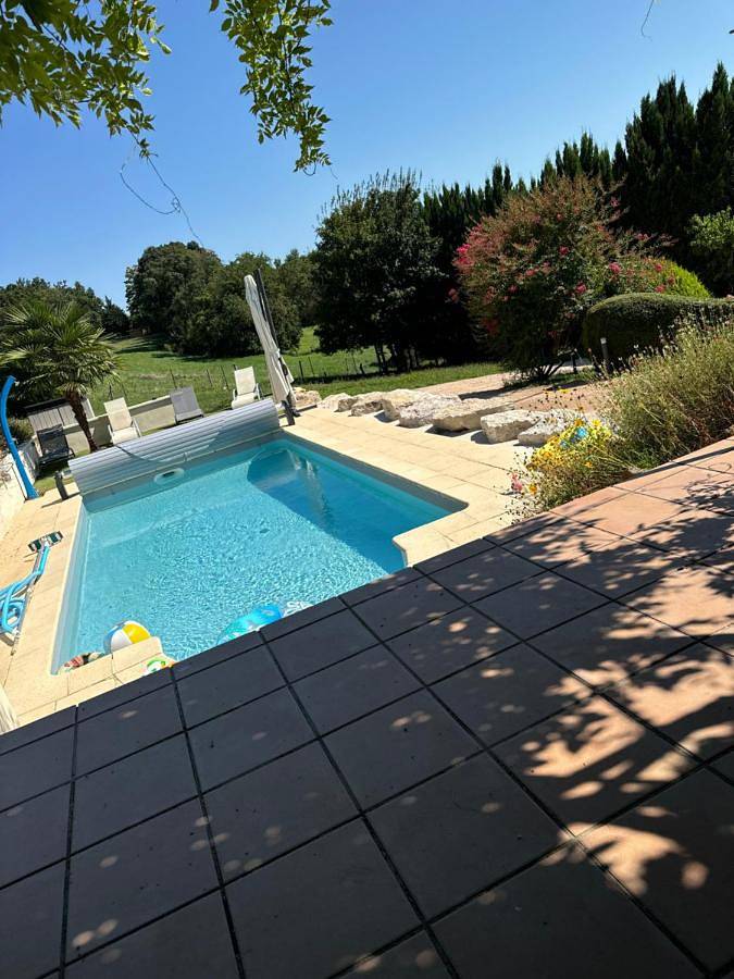 Gîte pour 2 personnes, avec jardin ainsi que vue et terrasse à Guéreins - 3