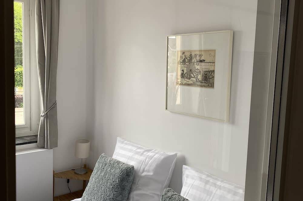 Geheel appartement, Authentiek appartement voor 6 personen met airco vlakbij Maastricht in Eijsden, Limburg