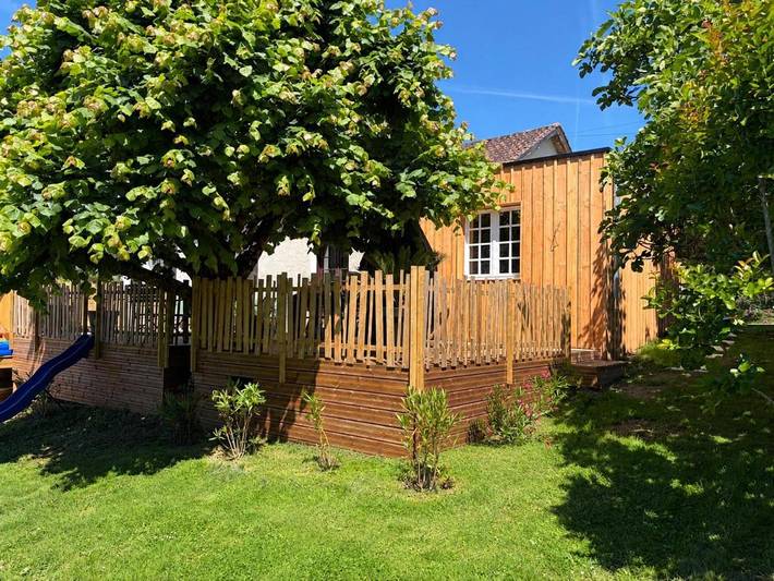 Location de vacances pour 6 personnes, avec Terrasse et Jardin ainsi que Piscine et Sauna à Monfaucon