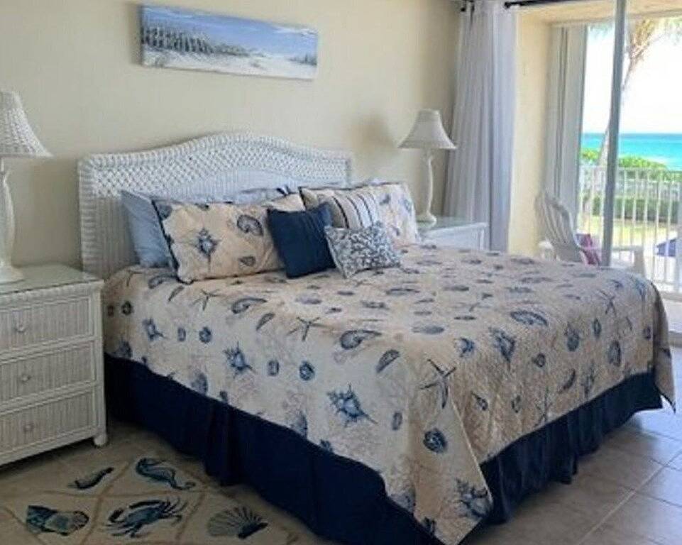 Ganze Wohnung, Tropical Paradise Oceanfront Condo - Pool and Restaurant in Hutchinson Island