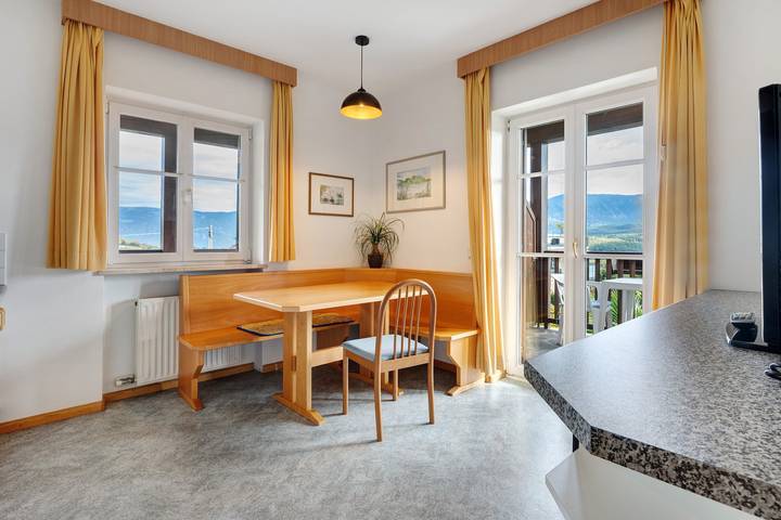 Appartement entier, Appartement 'Weingut Hochleiten Latemar' avec vue montagne, balcon et Wi-Fi in Oberplanitzing, Caldaro sulla Strada del Vino