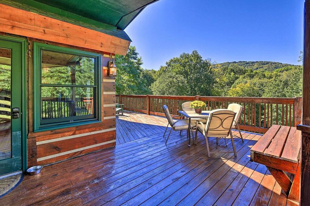 Family Cabin w/ Fire Pit, 9 Mi to Sugar Mtn Slopes in Watauga County