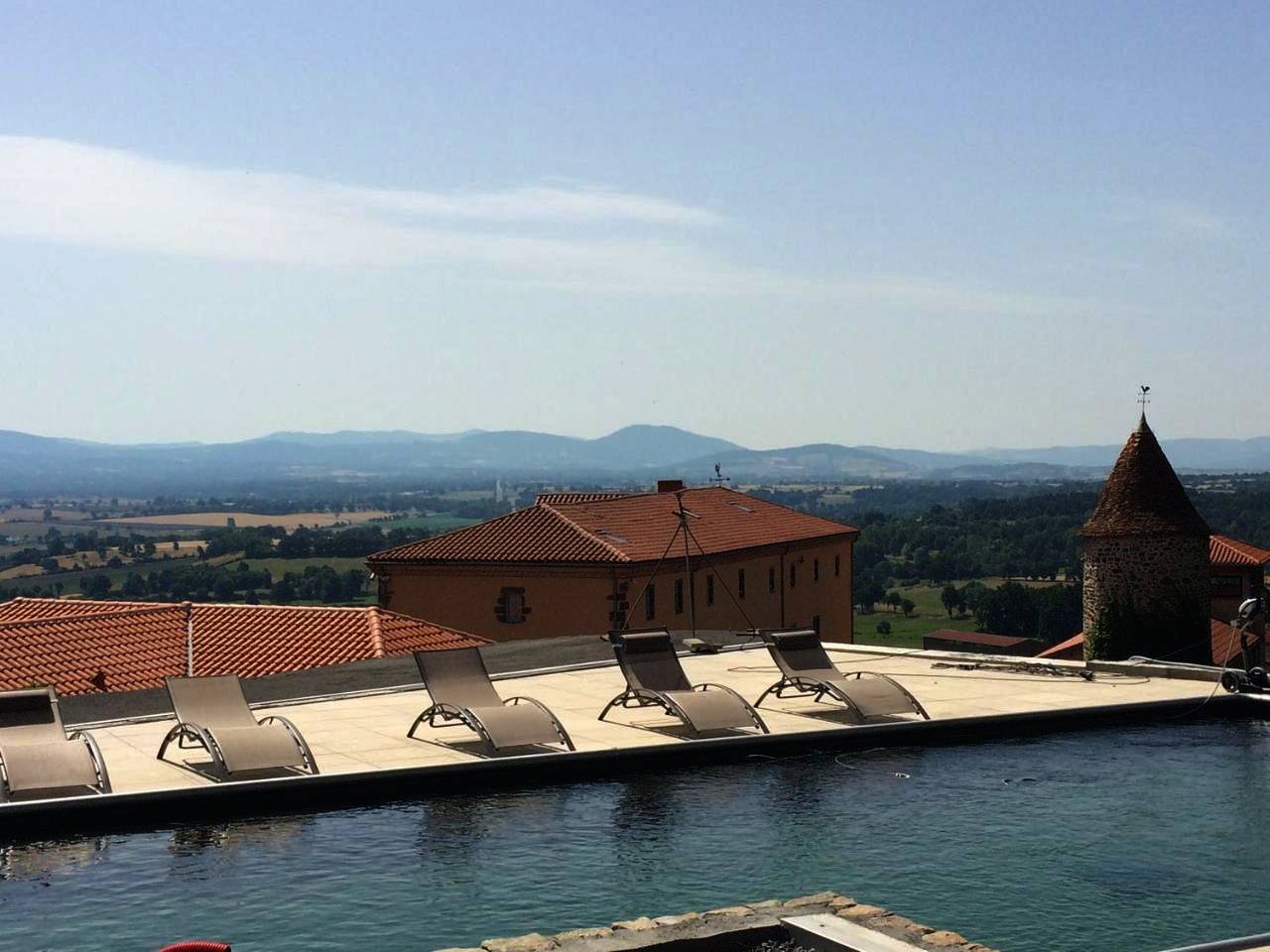 Domaine Saint-Roch Hotel Spa in Salzuit, Parc Naturel Régional Livradois-Forez