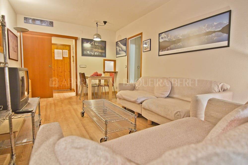 Entire apartment, Rabadà - Edif. Saumet in Baqueira, Naut Aran