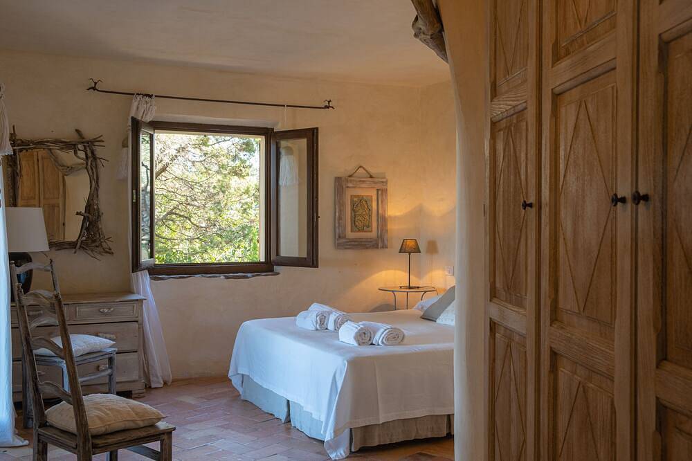 Luxurious villa with swimming pool by Arch.Couelle in Porto Cervo, Arzachena