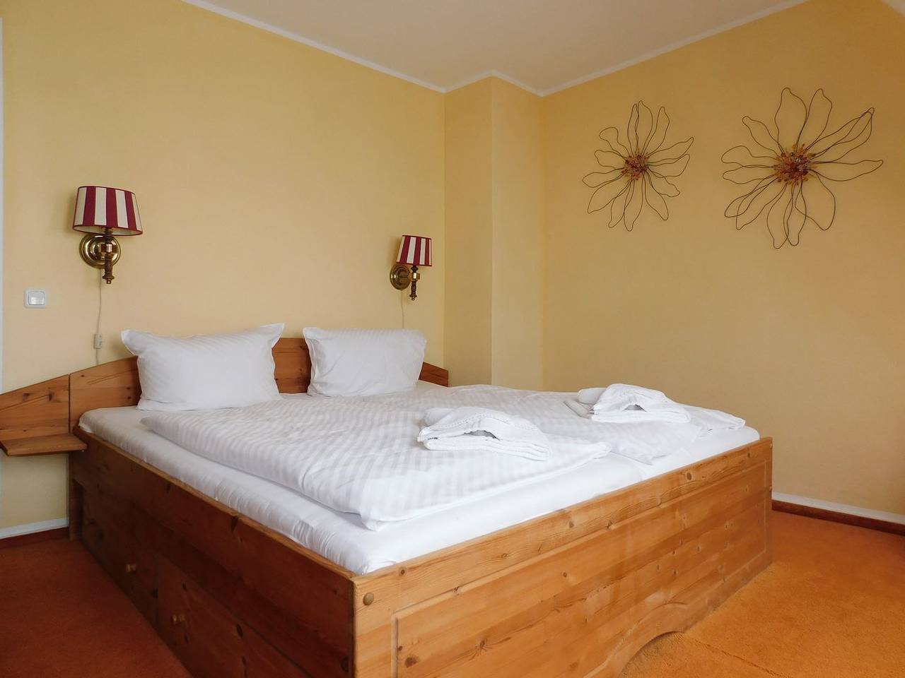 Ferienhaus "Sonnengarten" - Doppelhaushälfte ca. 140 m² für 2-8 Personen in Niehagen, Ahrenshoop