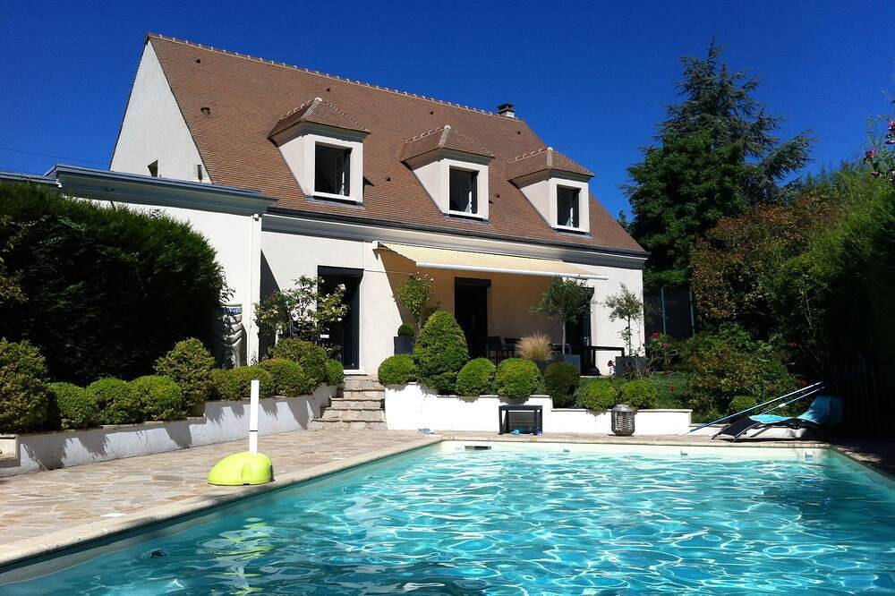 Maison De Vacances pour 8 Personnes dans Bougival, Yvelines