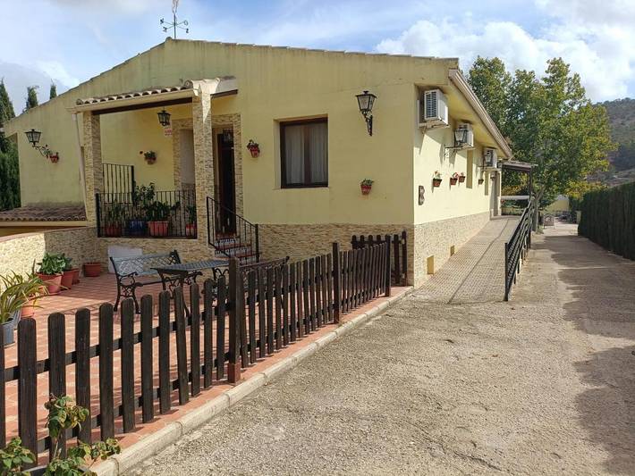 Apartamento para 3 personas, con Terraza y Jardín además de Piscina y Vistas en Pinoso