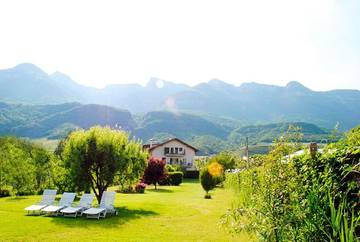 Ferienwohnung für 2 Personen, mit Seeblick und Garten sowie Ausblick am Kalterer See