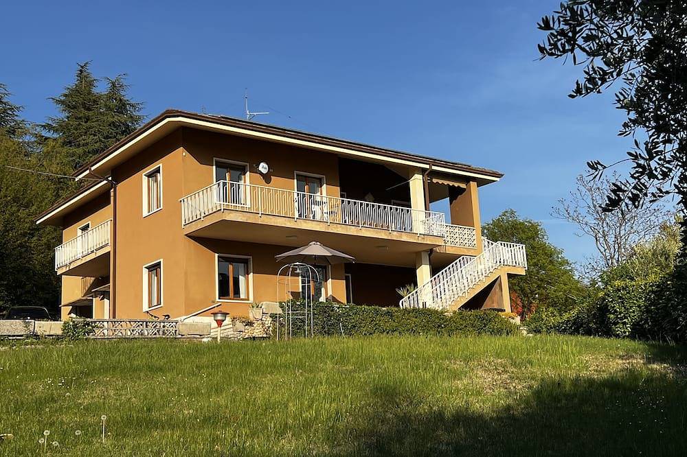 Privatsphäre und Ruhe, nur wenige Kilometer vom See entfernt in Caprino Veronese, Gardasee-Berge