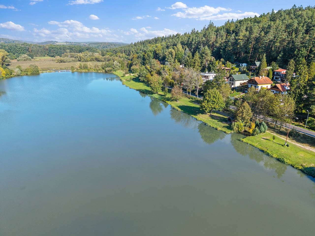 Geheel appartement, U Rybníka in Stříbrná Skalice, Praag Oost
