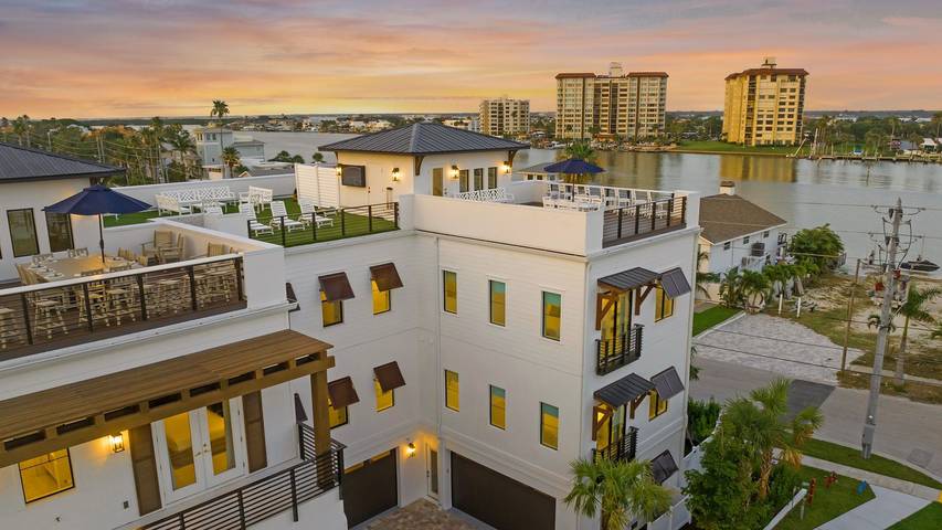Vacation rental for 19 people, with balcony and pool in Clearwater