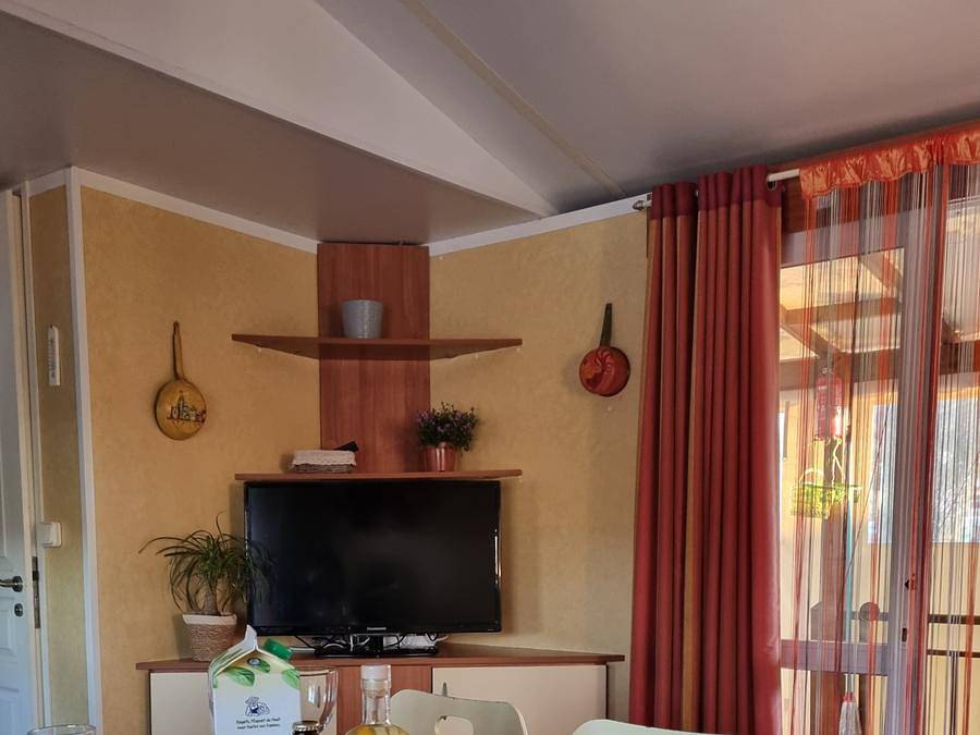 Camping La Garenne - Mobilheim 6 personen - 63 Résid de la Forêt Überdachte Terrasse, Geschirrspüler + Klimaanlage + Fernseher 1/6 Pers. in Peyrignac, Périgord Noir