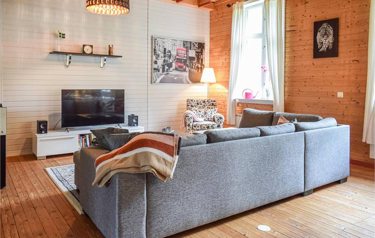 Hus för 9 Personer med trädgård in Langasjön