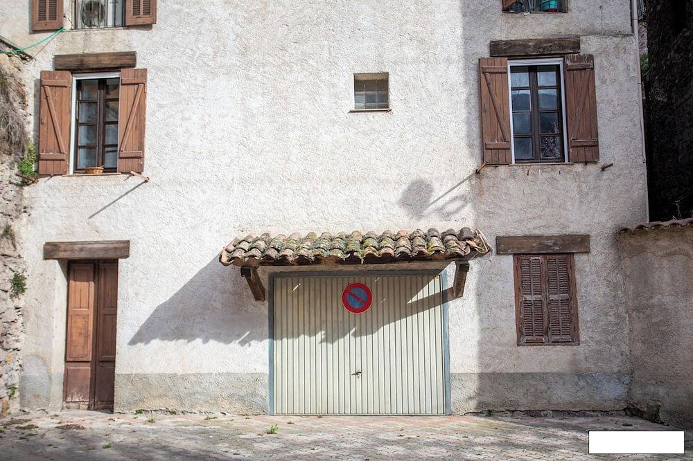 Appartement entier, 2P, neuf, calme, tout équipé in Roquebillière, Région de Nice