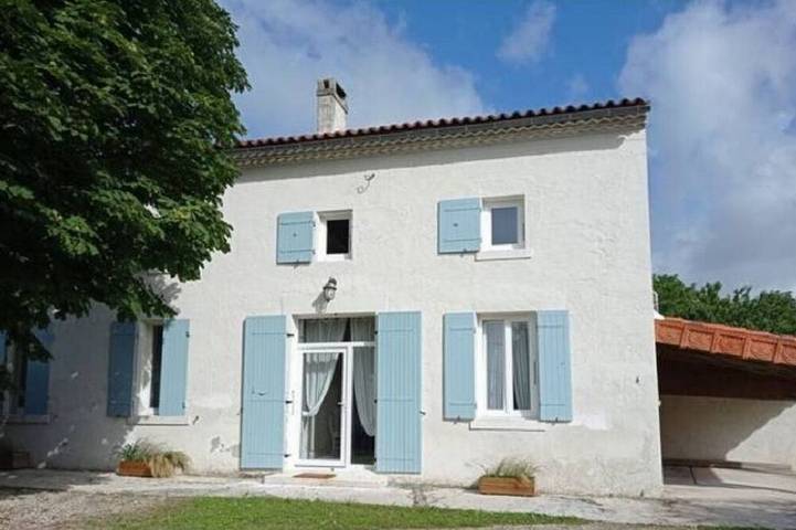 Gîte pour 8 personnes, avec Jardin à Saint-Pierre-de-Juillers