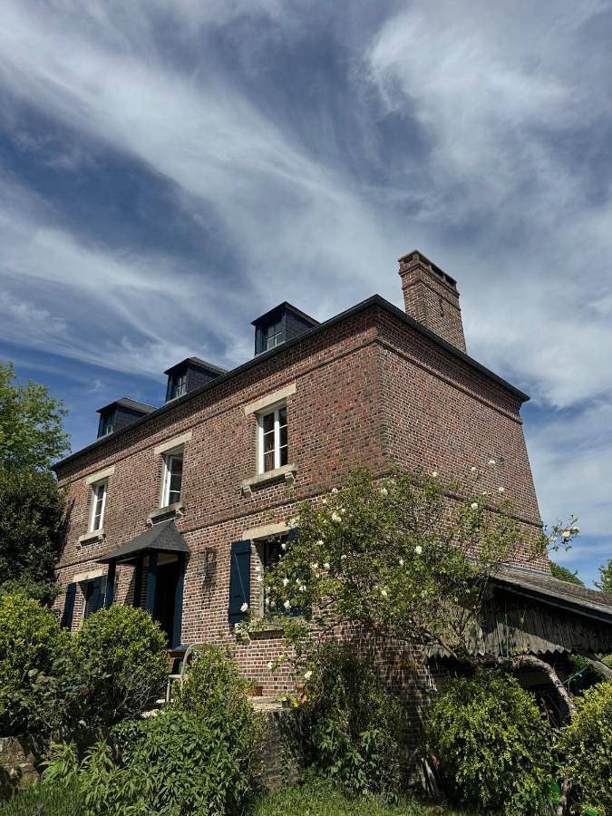 Location de vacances pour 8 personnes, avec jardin ainsi que vue et terrasse, animaux acceptés à Crouttes