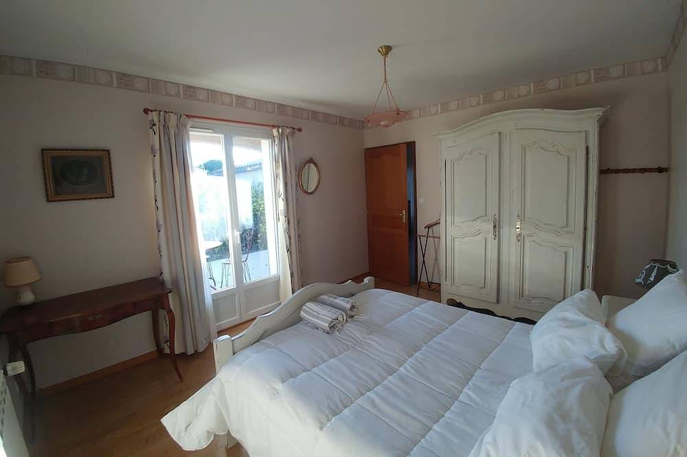 Belle villa, 10 mns à pied centre Uzès, piscine privée, jardin paysagé, calme in Uzès, Région de Nîmes