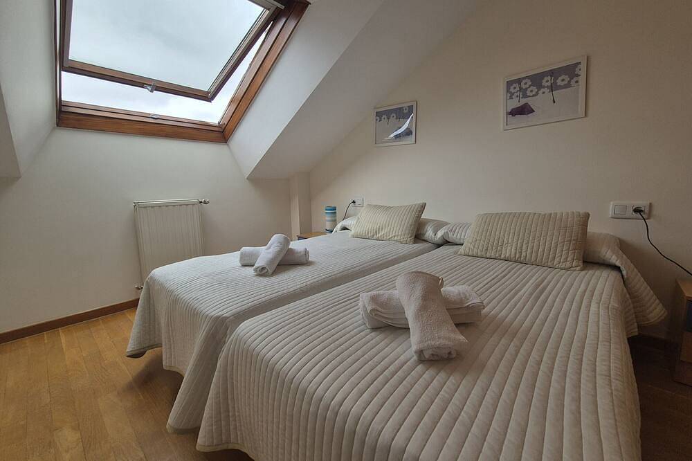 Entire apartment, 212A Asueto Apartment in Villaviciosa in Villaviciosa, Costa Verde (Spain)