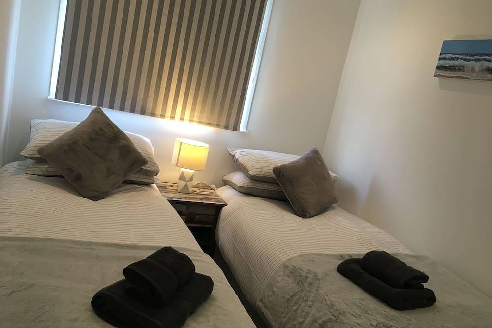 Stylish modern dog friendly two bedroom chalet in Dartmouth in Dartmouth, Devon