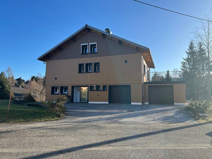 Location de vacances pour 4 personnes, avec jardin à Les Rousses