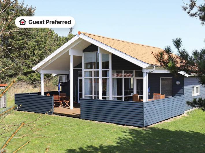 Ferieudlejning for 8 personer, med jacuzzi og terrasse, husdyr tilladt i Fjand