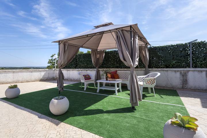 Villa 'Villetta Nel Verde' con terrazza privata, Wi-Fi e aria condizionata in Cisternino, Salento