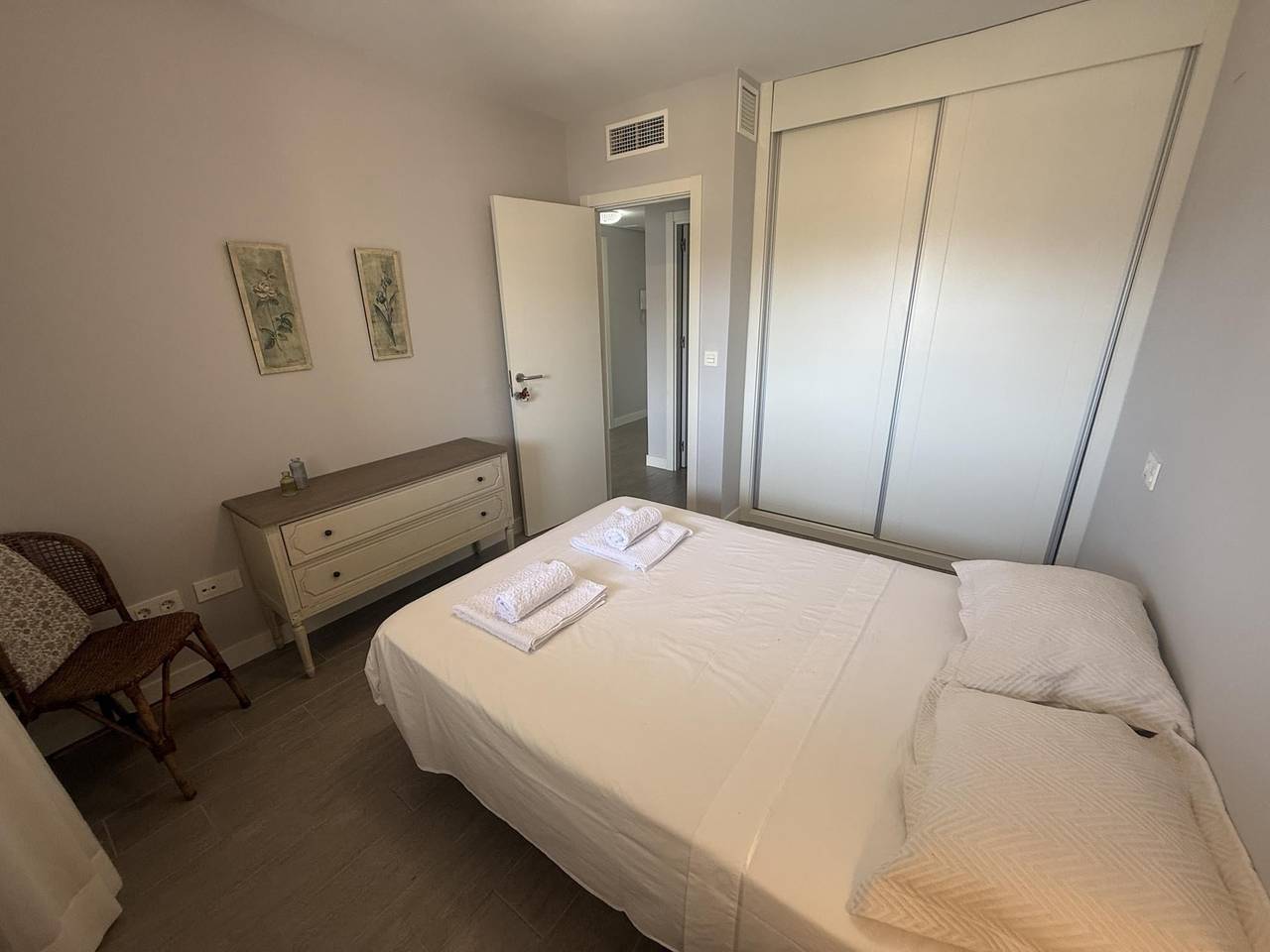 Stylish Apartment with Pool & Parking near San Juan Beach Pau 5, foto 14