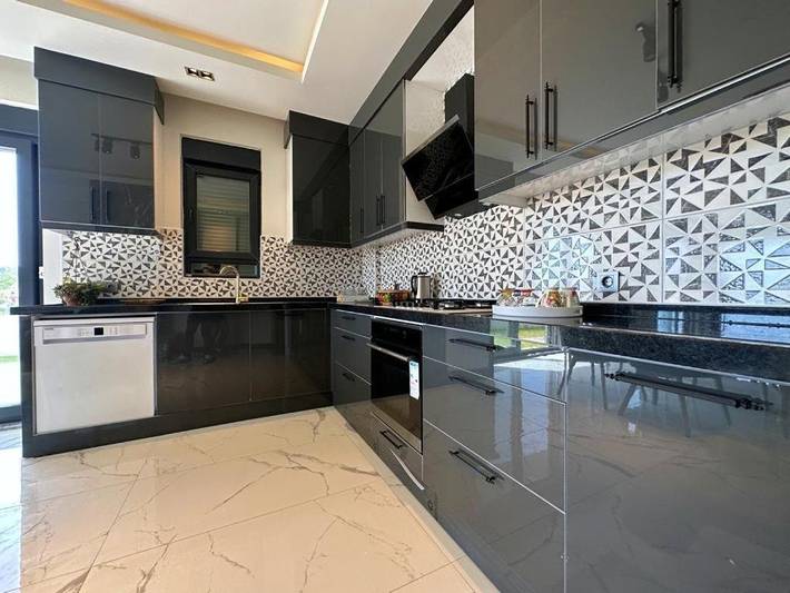 Villa für 9 Personen, mit Balkon und Whirlpool sowie Pool - 1