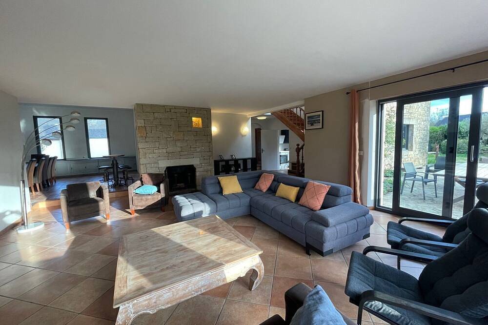 Family house with covered & heated swimming pool, large private park near beach in Baden, Côte des Mégalithes