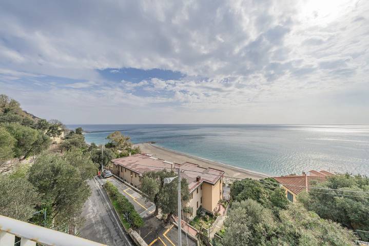 Appartamento intero, [Sea Dream] Vista Mare • Giardino • Box Privato in Bergeggi, Riviera di Ponente