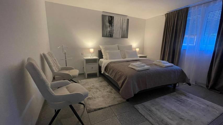 Ferienwohnung für 4 Personen, mit Terrasse und Garten sowie Ausblick in Neckargemünd
