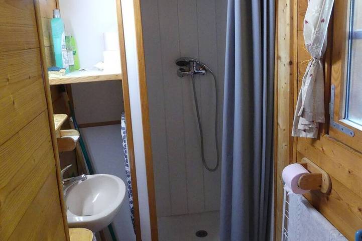 Petit chalet bois esprit montagne 2à 3 personnes in Saint-Gervais-les-Bains, Pays du Mont-Blanc