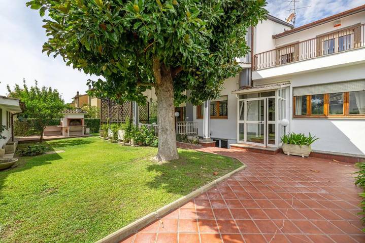 Villa con piscina per 13 persone, con panorama e giardino nonché piscina a Roma