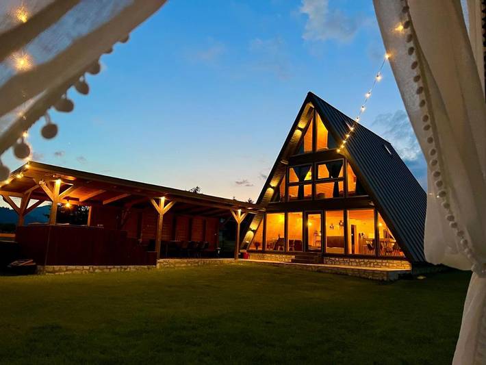 Maison pour 15 personnes, avec jacuzzi ainsi que piscine et jardin à Alba (Romania)