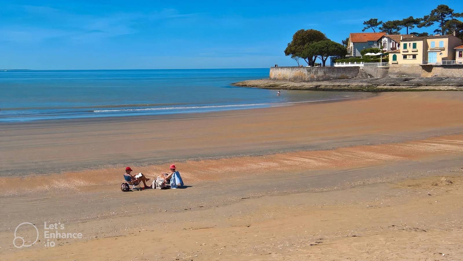Appartement entier, Appartement « Les Orphies » avec terrasse privée, jardin commun et Wi-Fi in Vaux-sur-Mer, Côte de Beauté