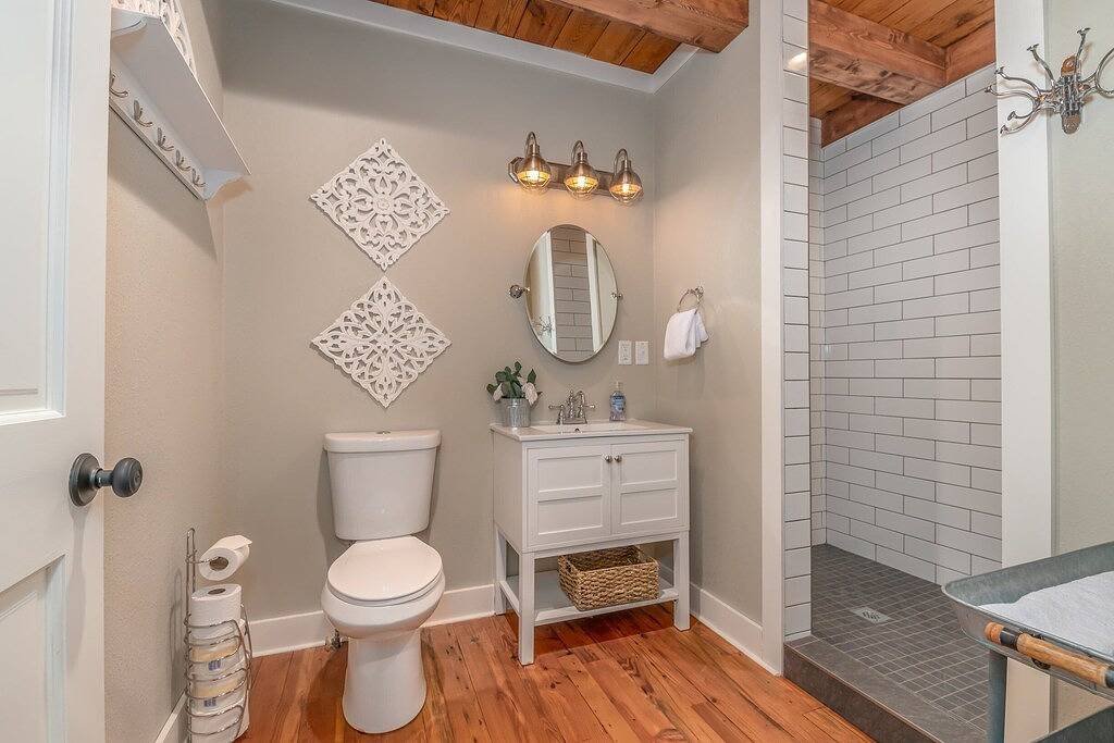 Ganze Wohnung, Das Loft in der Trade Street; Downtown Tryon. Luxuriös renoviert! Begehbare Restaurants, Bars und mehr! in Tryon, Polk County NC