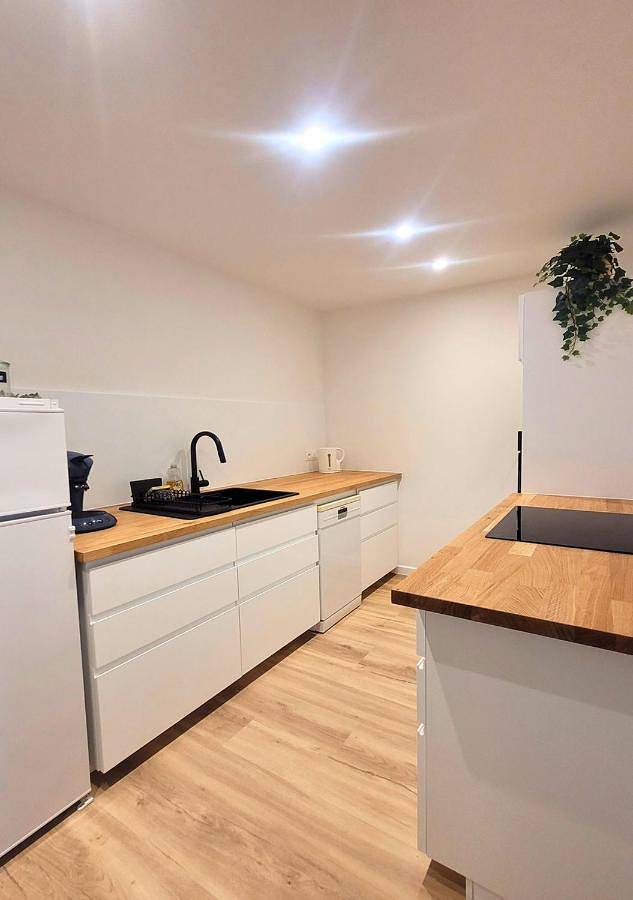 Appartement entier, Appartement climatisé avec balnéo, parking gratuit, proche Auvers-sur-Oise in Méry-sur-Oise, Val-d'Oise