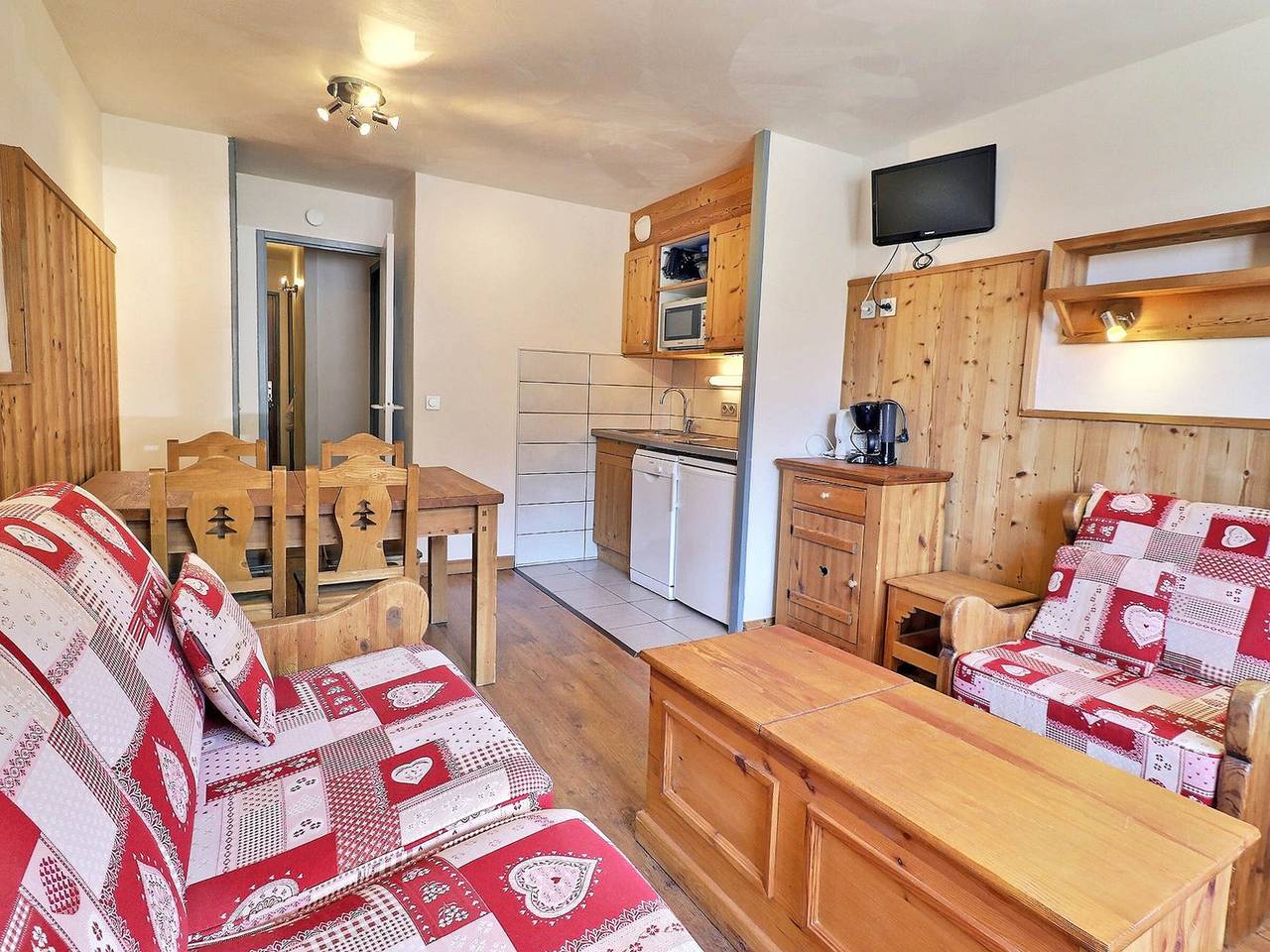 Entire apartment, Cozy 2-Room, Ski-in/Ski-out, Near Shops in La Tania, La Perrière