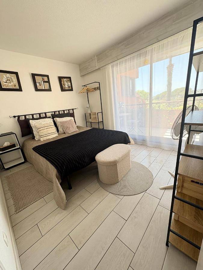 Gîte pour 6 personnes, avec vue ainsi que piscine et jardin, animaux acceptés dans Golf de Saint Cyprien - 2