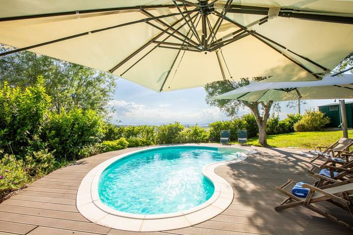 Ferienhaus für 8 Personen, mit Pool und Sauna sowie Garten