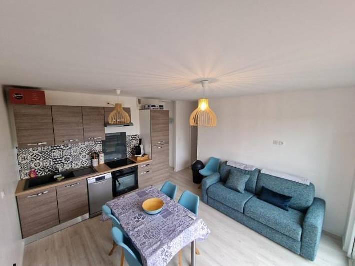 Gîte pour 6 personnes, avec sauna et jacuzzi ainsi que balcon et piscine à Chaveignes