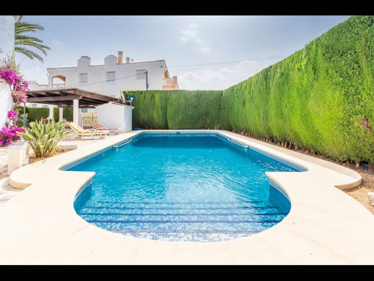 Casa familiar espacioso, Airco, piscina privada 5x10 m, playa 300m, Wifi gratis in Almadraba, Costa Blanca