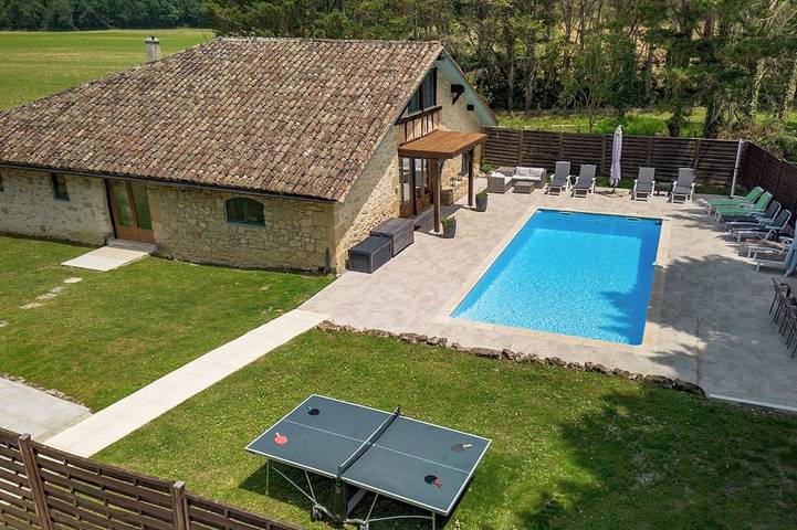 Gîte pour 12 personnes, avec Jardin et Piscine à Sérignac-Péboudou