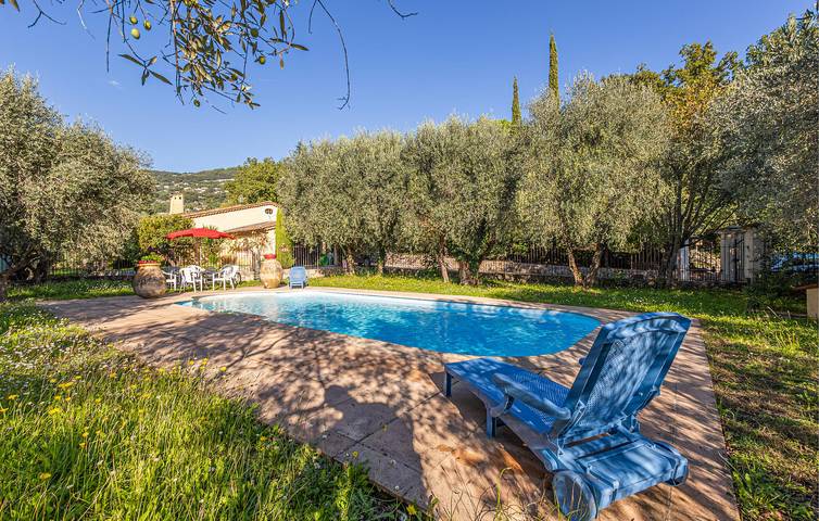 Location de vacances pour 6 personnes, avec jardin ainsi que terrasse et piscine à Peymeinade - 3