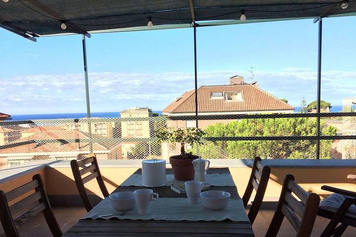 Ferienwohnung für 6 Personen, mit Balkon und Garten sowie Pool in Chiavari