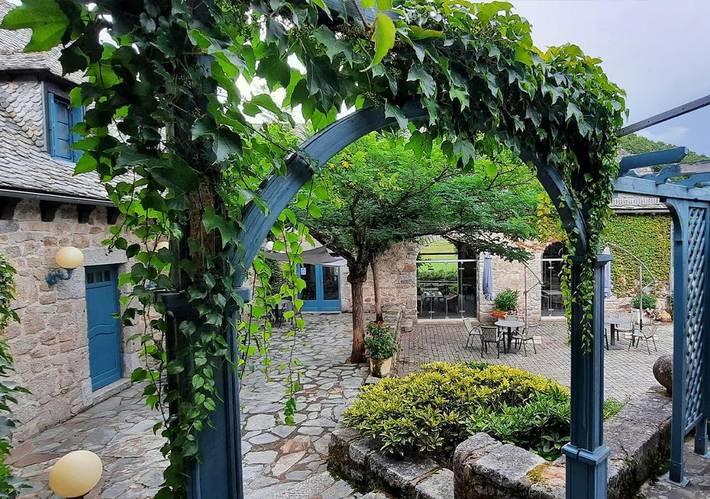 Gîte pour 2 personnes, avec terrasse ainsi que piscine et jardin, animaux acceptés à Soulages-Bonneval - 2