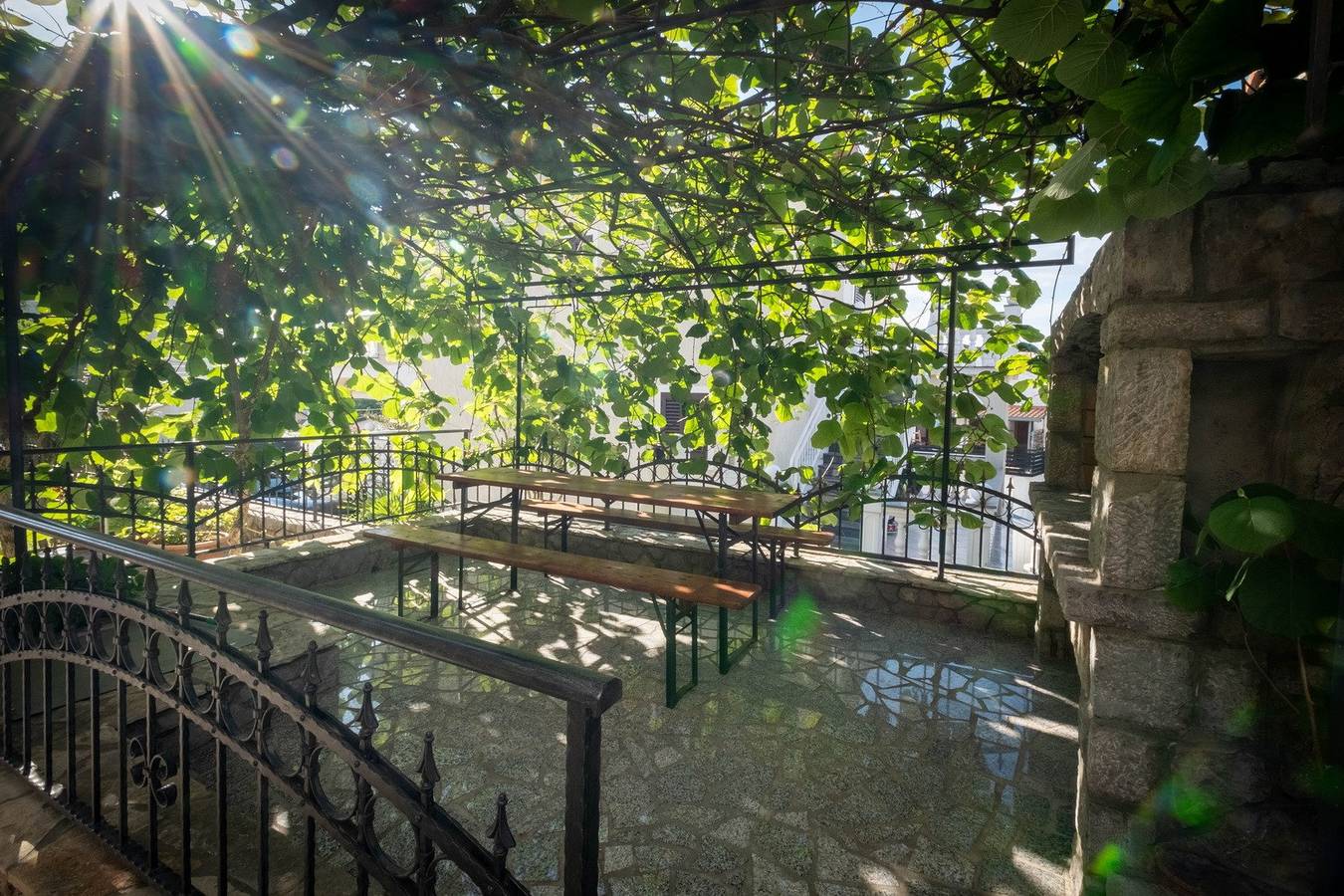 Ganze Wohnung, Ferienwohnung Šerbečić 2 mit Pool für 4 Personen in Malinska in Milcetici, Krk