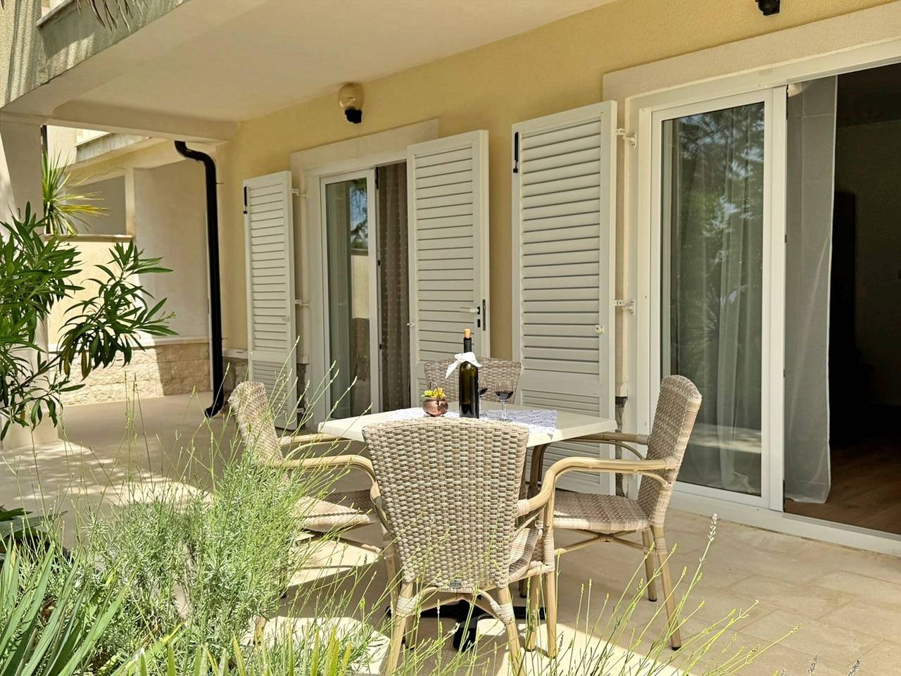 Ganze Wohnung, Apartment Scheich - direkt am Meer, 20 m vom Meer, Erdgeschoss, Terrasse in Silo (Krk), Krk