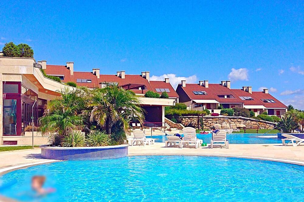 First Line Beach, Spa, Swimming Pools, Tennis, Paddle, Squash, Garden, Children'S Playground. in O Grove, Rías Baixas